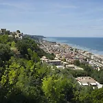 Apart Otel I Delfini 4*