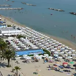 I Delfini 4*