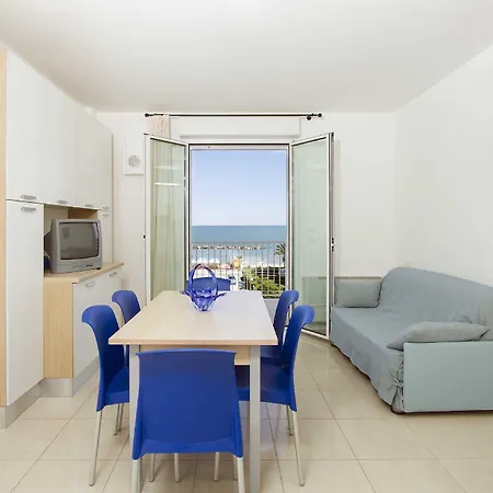 Aparthotel I Delfini 4*