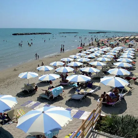 Aparthotel I Delfini 3*