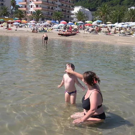 Aparthotel I Delfini 3*