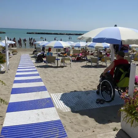 Aparthotel I Delfini 3*
