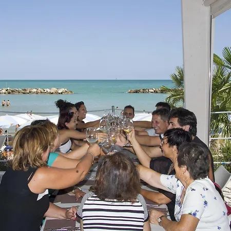 I Delfini Aparthotel 3*