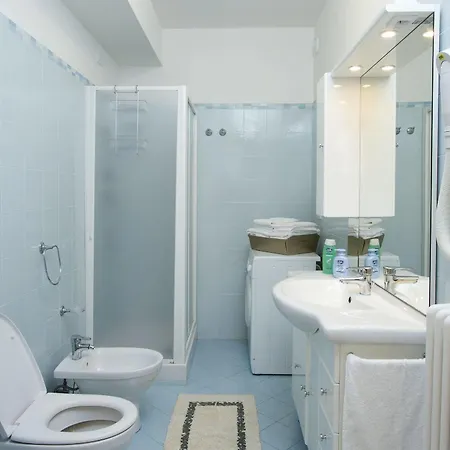 Aparthotel I Delfini 3*